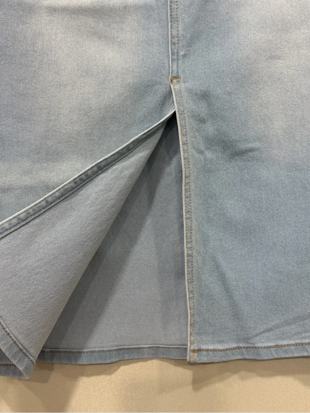 1822 Denim Blue Stretch Denim Skirt Front Slit 27” Comfortable Fit Size 6 - Picture 4 of 12